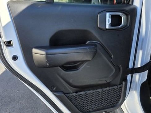 Used 2021 Jeep Gladiator Rubicon image 10