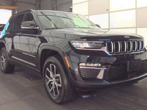 Used 2025 Jeep Grand Cherokee Limited image 2