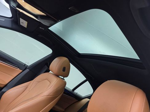 Used 2019 BMW 530e RWD image 12