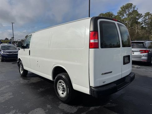 Used 2022 Chevrolet Express 2500 w/ Driver Convenience Package image 6