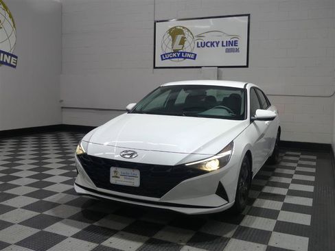 Used 2022 Hyundai Elantra SEL FWD image 4