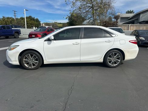 Used 2016 Toyota Camry SE image 2