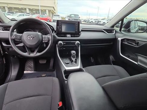 Used 2019 Toyota RAV4 LE image 13