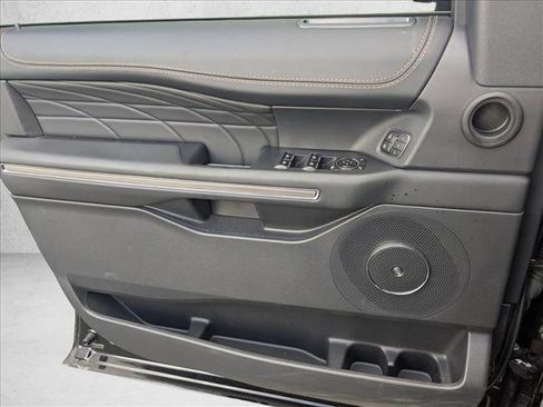 Used 2024 Ford Expedition Platinum image 20