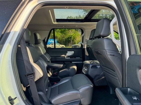 Used 2025 Ford Expedition Active AWD/4WD image 15