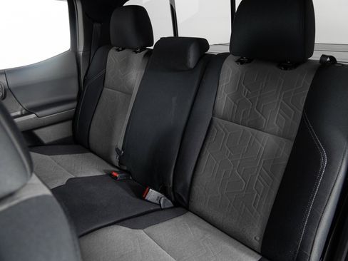 Used 2022 Toyota Tacoma TRD Sport w/ Technology Package image 17