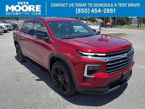 Used 2025 Chevrolet Traverse LT w/ Driver Confidence Package FWD image 1