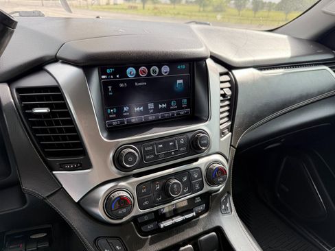 Used 2019 Chevrolet Suburban LT image 21