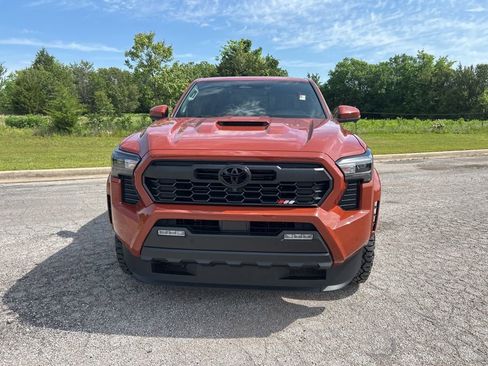 Used 2025 Toyota Tacoma TRD Sport w/ TRD Sport Premium Package AWD/4WD image 2