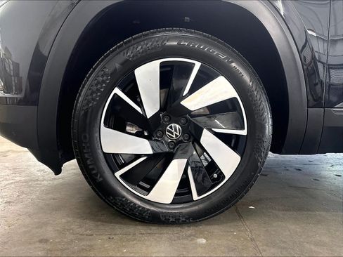 Used 2024 Volkswagen Atlas Cross Sport SE AWD/4WD image 36