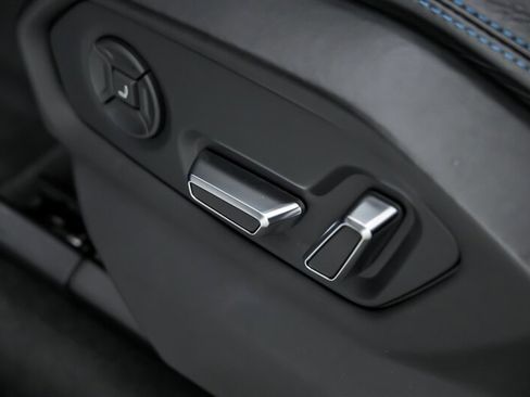 Used 2021 Lamborghini Urus AWD/4WD image 27