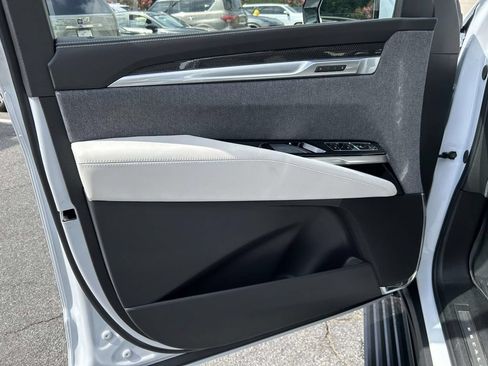 New 2026 Cadillac Escalade ESV V AWD/4WD image 17