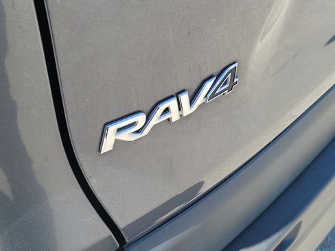 Used 2019 Toyota RAV4 LE FWD image 28