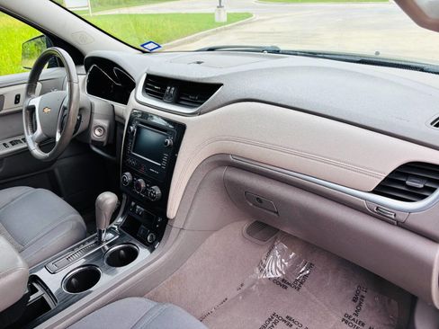 Used 2015 Chevrolet Traverse LT image 12