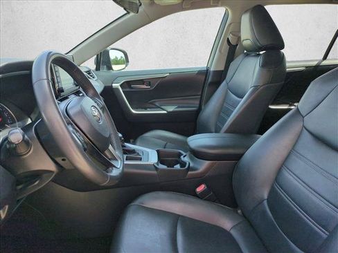 Used 2019 Toyota RAV4 XLE Premium FWD image 16