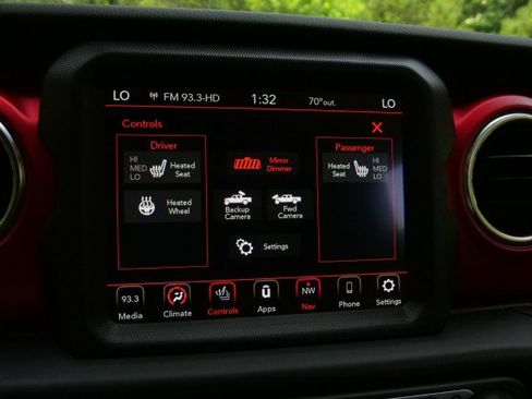 Used 2022 Jeep Gladiator Rubicon w/ LED Lighting Group AWD/4WD image 18