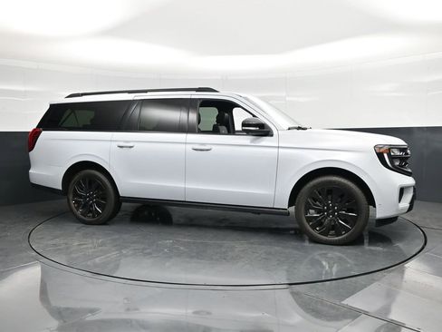 Used 2025 Ford Expedition Max Platinum w/ Stealth Appearance Package AWD/4WD image 3