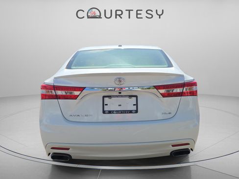Used 2015 Toyota Avalon XLE Premium image 4