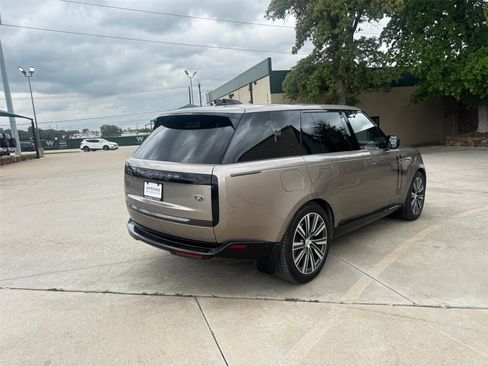 Certified 2023 Land Rover Range Rover SE image 8