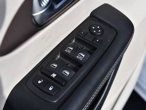 Used 2024 Chrysler Voyager LX image 8