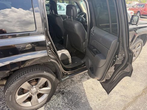 Used 2014 Jeep Patriot High Altitude FWD image 12