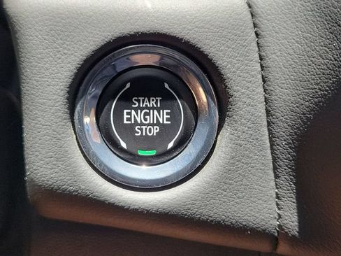 Certified 2023 Chevrolet Suburban LT w/ Luxury Package RWD image 18