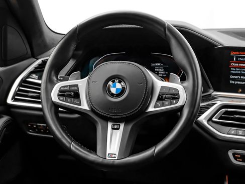 Used 2022 BMW X7 xDrive40i w/ M Sport Package AWD/4WD image 13