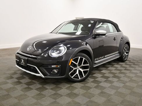 Used 2018 Volkswagen Beetle 2.0T Dune FWD image 2