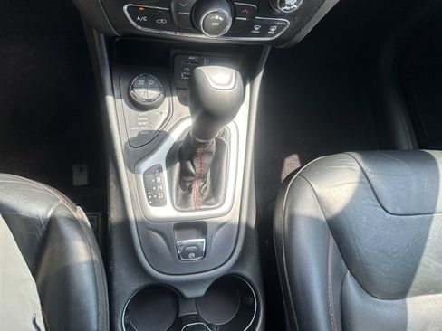 Used 2016 Jeep Cherokee Trailhawk w/ Leather Interior Group AWD/4WD image 15