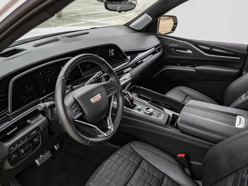 Used 2024 Cadillac Escalade ESV V AWD/4WD image 3