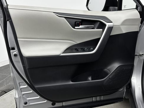 Used 2021 Toyota RAV4 XLE image 10