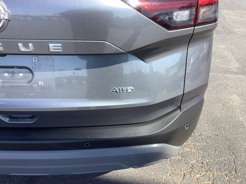 Used 2023 Nissan Rogue S image 9