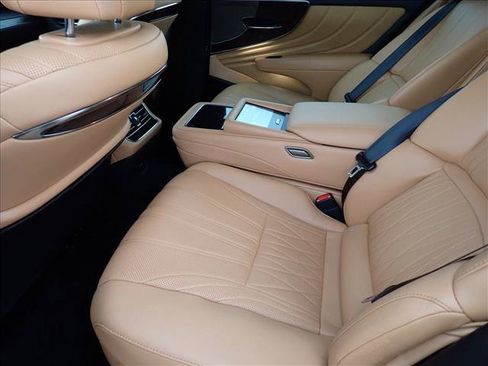 Used 2022 Lexus LS 500 AWD w/ Luxury Package image 8
