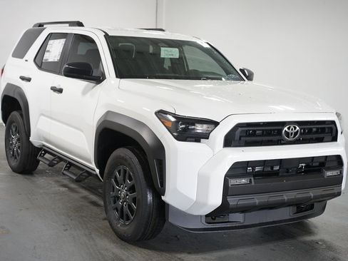 New 2026 Toyota 4Runner SR5 AWD/4WD image 3