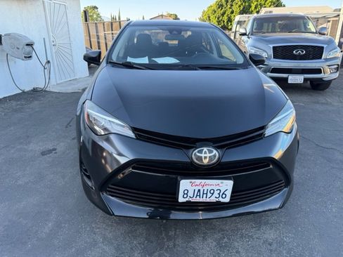 Used 2018 Toyota Corolla LE image 2