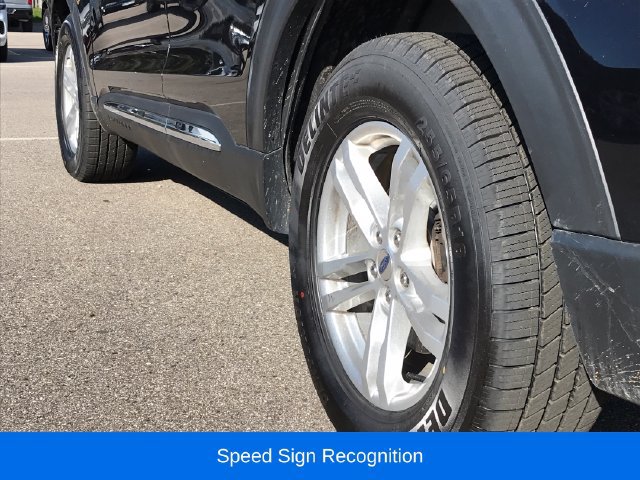 Used 2023 Ford Explorer XLT AWD/4WD image 9