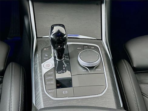 Used 2022 BMW 330i xDrive Sedan w/ Driving Assistance Package image 17