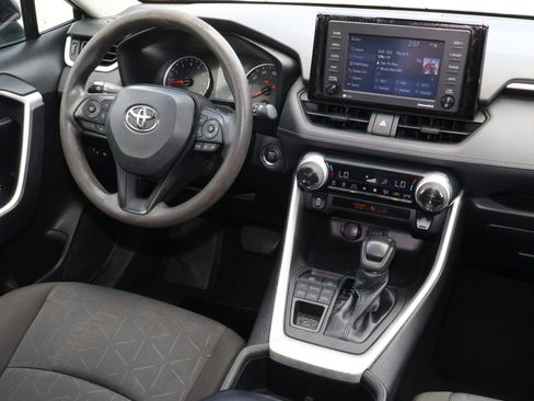Used 2022 Toyota RAV4 XLE AWD/4WD image 10