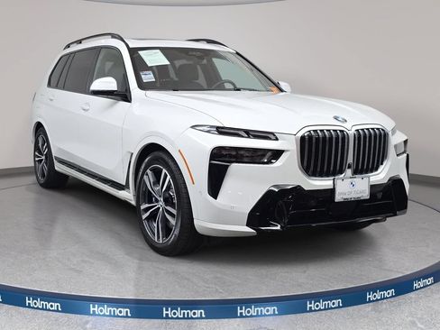 Used 2026 BMW X7 xDrive40i w/ M Sport Package AWD/4WD image 3
