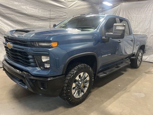 Used 2025 Chevrolet Silverado 2500 Custom w/ Custom Value Package AWD/4WD image 3