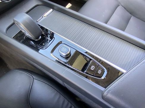 Certified 2025 Volvo XC60 T8 Plus image 24