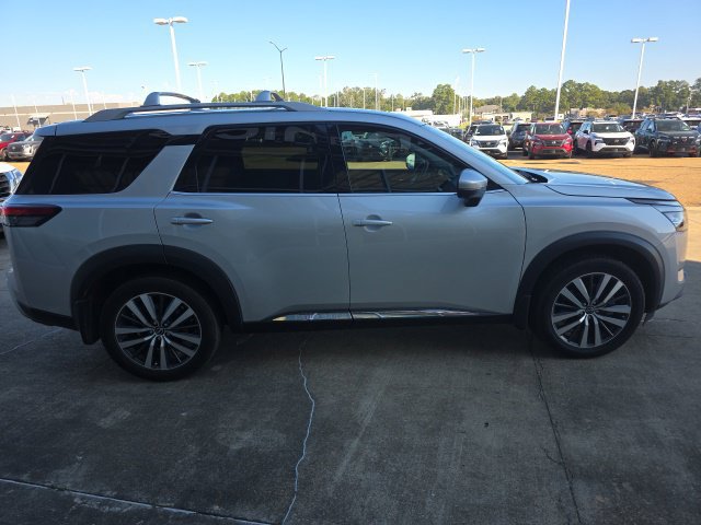 Used 2022 Nissan Pathfinder Platinum w/ Lighting Package (N92) FWD image 6