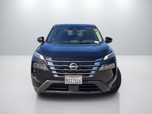 Used 2025 Nissan Rogue SV image 2