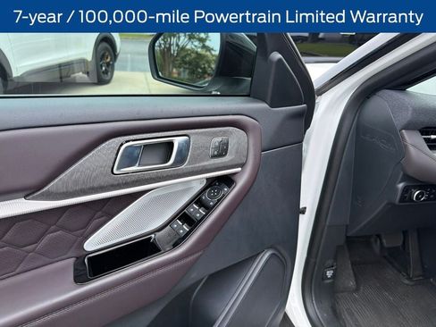 Used 2025 Ford Explorer Platinum w/ LUX Leather Package AWD/4WD image 4
