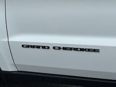 Used 2021 Jeep Grand Cherokee Limited AWD/4WD image 5
