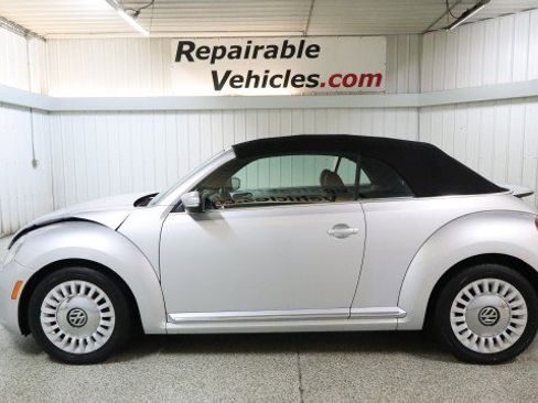 Used 2013 Volkswagen Beetle 2.5 image 1