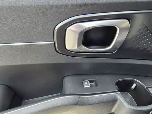 Used 2025 Kia Sorento S w/ Panoramic Sunroof Package image 9