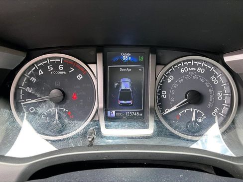 Used 2021 Toyota Tacoma SR5 RWD image 12