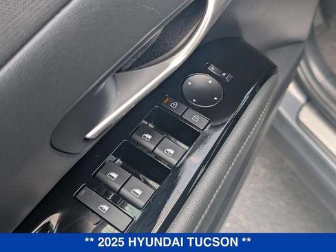 Used 2025 Hyundai Tucson Limited AWD/4WD image 13