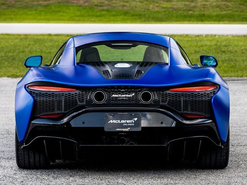 Used 2023 McLaren Artura PERFORMANCE image 34